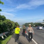 Kapolres Purwakarta "Tinjau Langsung Ke KM 72 Cipularang dalam Giat Antisipasi Tanggap Darurat Lakalantas Ruas Toll IMG-20251118-WA0029